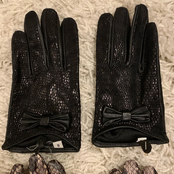 Cute gloves, never worn. $30 each - Picture 2 of 3